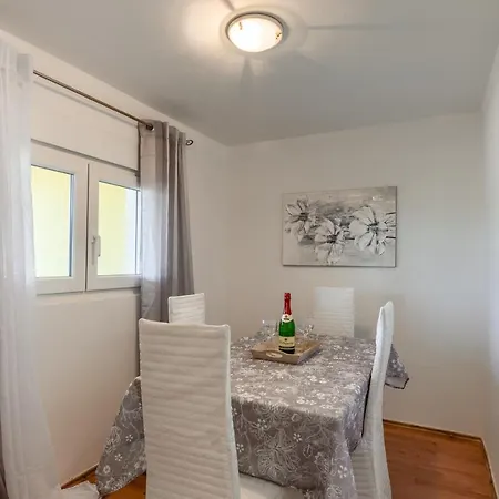 Rozza Pia Apartman *